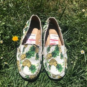 Pineapple Slip ons!🍍🥰✨Final Price unless bundle✨